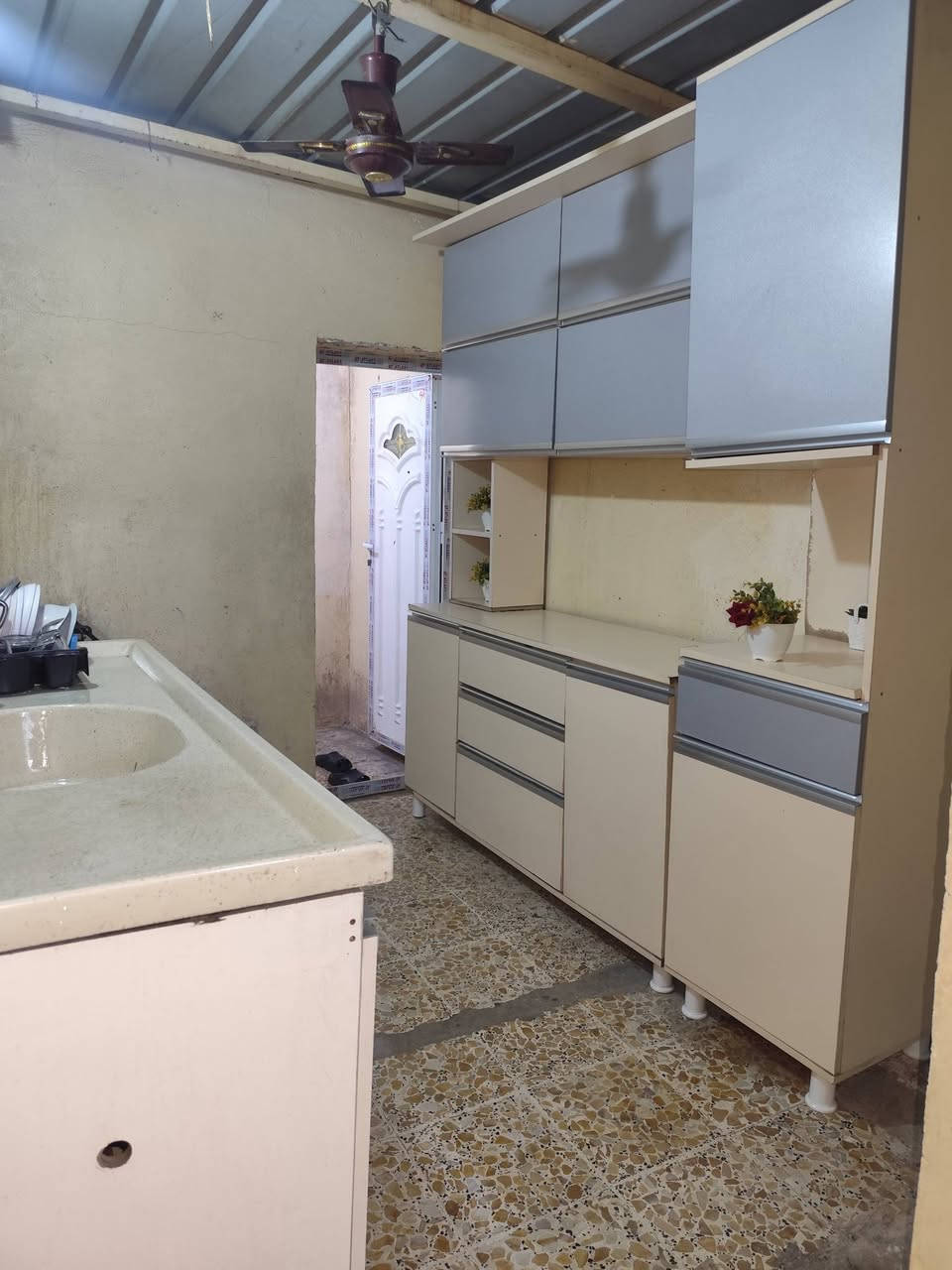 سلام عليكم دار للبيع تجاوز المكان بغداد الشعب حي الجزئر ***********
