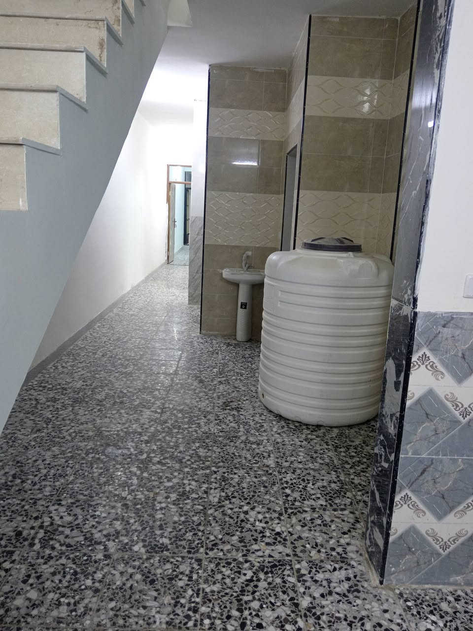 السلام عليكم بيت للبيع المساحه ٢٠٠متر زراعي منطقه سويب خمس دقايق عن الشرطه الخامسه خلف مضيف الشيخ ابو الياس العامري المنطقة مخدومه مي وكهرباء ومولد التفاصيل داخل التصوير ***********
