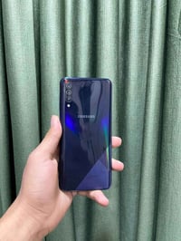 ذاكرة ١٢٨ • بطارية ٥٠٠٠ • شاشة أصلية