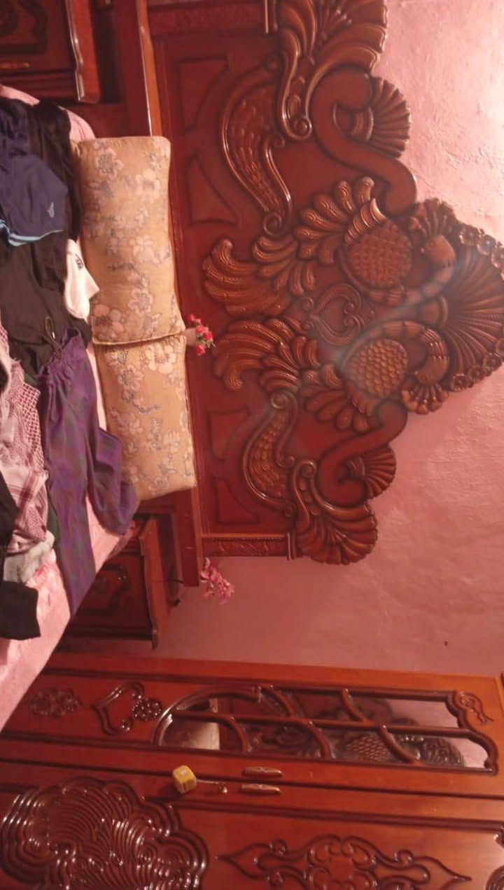 غرفة نوم نضيفة سعر٥٥٠ وبيهة مجال عنوان سوق لشيوخ***********
