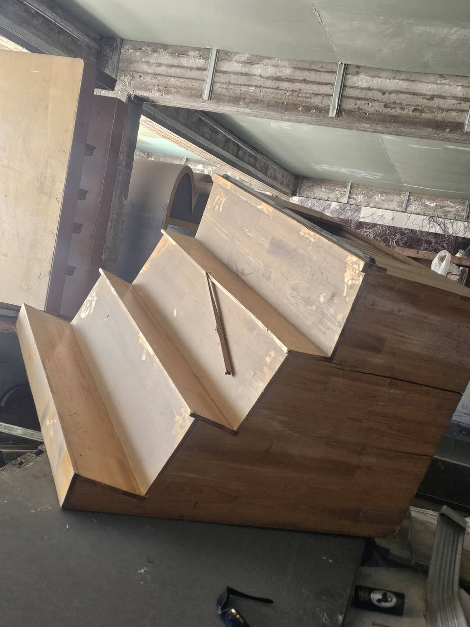 ميوزة خشب وستاندات للبيع في المنصور
***********
وايضا موجود حديد
