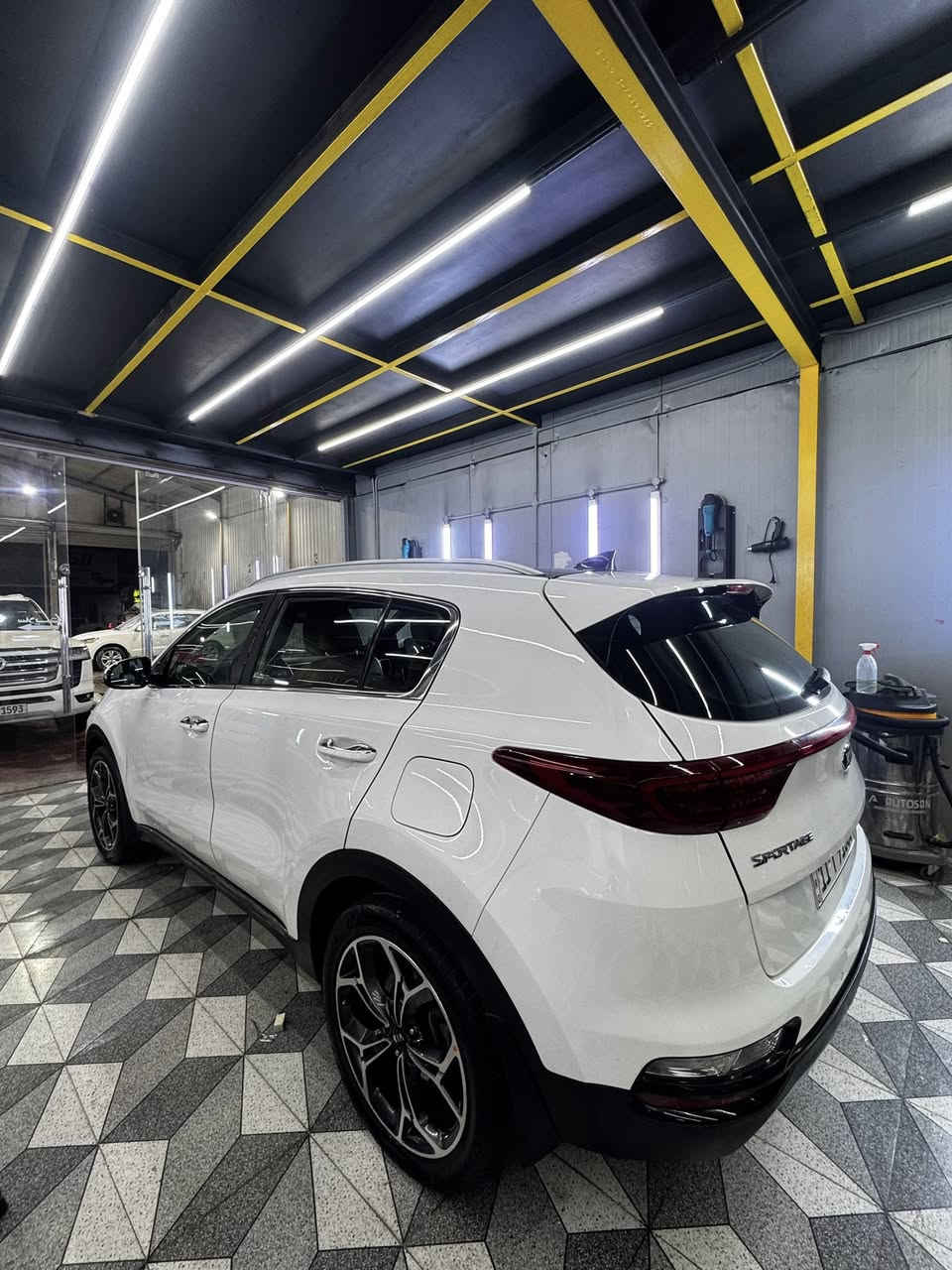 كيا سبورتج 2019 جيتي لاين gt-line
مكفوله من الصبغ والتبديل

ماشيه 92km

رقم بغداد  

‏‎المواصفات فول مواصفات 

بانورما 

‏‎حجم المحرك 2000 

سايد بريك بصمه 

‏‎نوع DOHC ‏

‏‎بصمة  

تشغيل عن بعد 

كراسي كهرباء

شاحن لاسلكي 

تبريد بيانو

جنطه كهرباء 

نضام ترحيب بل يدات 

ترحيب عن قرب-‏‎كاميرا -شاشة -نظام نزول المنحدرات-تبريدامامي + خلفي

‏‎داخل جلد 

 كروم حجم 19كونتكتل

‏‎مرايا جانبية متحركة مع اضاءة فلشر 

‏‎نظام  تحذير الرجوع الى الخلف حساسات

‏‎نظام  التقدم الى الامام حساسات

‏‎مدخل USB ipod

‏‎مخرج الطاقة عدد3

‏Ledنهاري

‏‎دوس كروم 

‏‎زينة السيارة من الصدامات الامامية و الخلفية كروم 

‏‎نظام وحدات السلامة متكامل

‏‎ايرباكات عدد8

‏ABS

‏‎نظام ايزو فكس

215$وبيها مجال نشالله 

مكان السيارة بغداد شارع فلسطين  للاستفسار ***********
