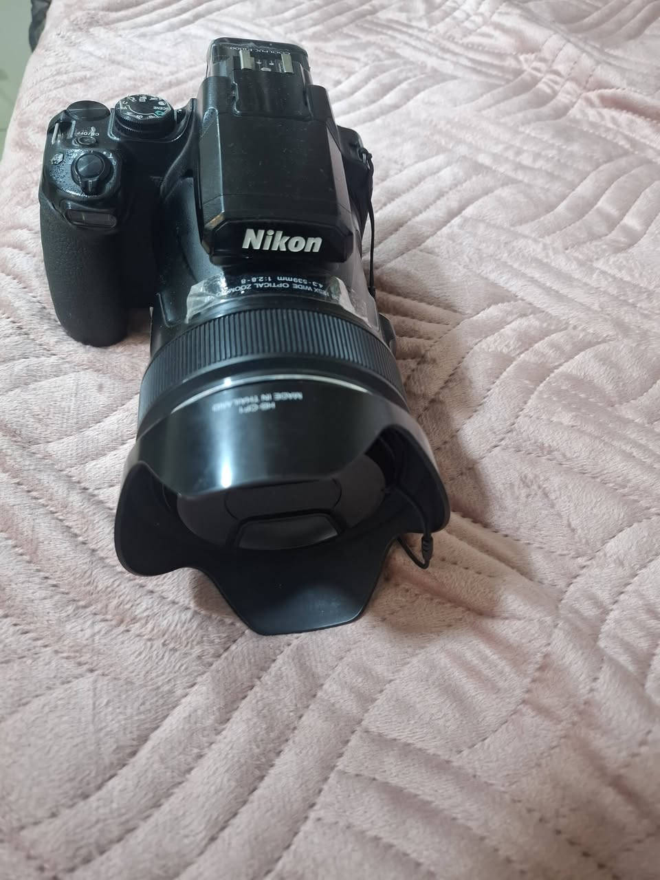 السلام عليكم 
نيكون p1000 غنية عن التعريف
زوم متصل 125× بدقة 4k
مستخدمة نظيفة جدا 
السعر 
من فترة طويلة عندي ما اعرف سعرها بالضبط
الملحقات فقط شاحنة
للتواصل 
***********
