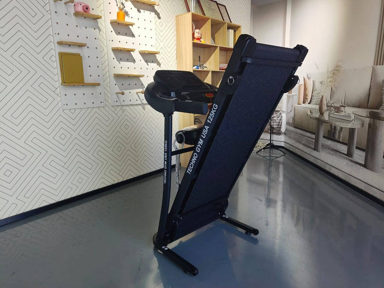 🔥 للبيع | مشاية كهربائية أمريكي TechnoGym 🇺🇸
لو بتدور على مشاية قوية واعتمادية للاستخدام المنزلي أو الجيم، فدي اختيار ممتاز.
✅ المواصفات: 🟣 الماركة: TechnoGym (USA) 🟣 قدرة الموتور: 3 حصان 🟣 السرعة: من 1 إلى 10 كم/ساعة 🟣 شاشة ديجيتال تعرض:
المسافة
السرعة
الوقت
السعرات الحرارية
نبض القلب
🟣 10 برامج مخصصة للمشي والتخسيس. 🟣 قياس نبض القلب من خلال حساسات اليد. 🟣 مساحة السير: 125 × 41 سم. 🟣 سير PVC عالي الجودة. 🟣 مزودة بنظام امتصاص صدمات مناسب للاستخدام الشاق. 🟣 تتحمل وزن مستخدم حتى 125 كجم. 🟣 مفتاح أمان للإيقاف الفوري. 🟣 قابلة للطي ومزودة بعجل لسهولة النقل.
🎁 مميزات إضافية: ✔️ حزام مساج هزاز. ✔️ قرص تويست لتمارين الوسط. ✔️ تشغيل MP3. ✔️ مدخل USB (فلاشة).
📍 المعاينة: بنها – محافظة القليوبية. 📞 للاستفسار والتواصل: 01287757243
#مشاية_كهربائية #TechnoGym #تكنوجيم #مشاية #جيم #اجهزة_رياضية #معدات_جيم #بيع_مشاية #تخسيس #لياقة_بدنية #Fitness #GymEquipment #القليوبية #بنها #مصر #GymClinic


**إذا كنت صاحب هذا الإعلان وتريد حذفه لأي سبب، رجاءا أرسل رسالة إلى الدعم الفني**