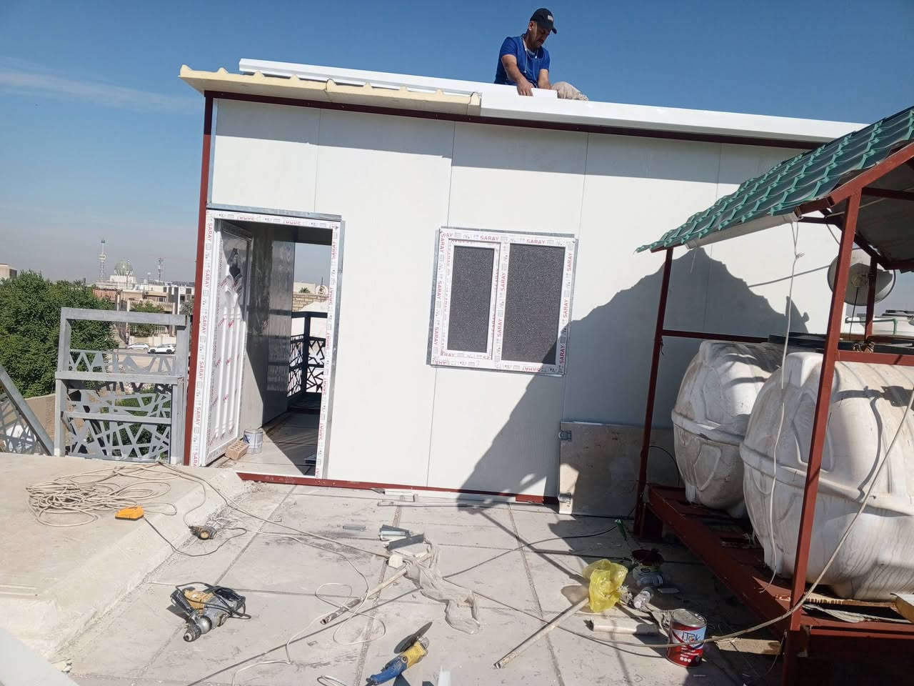 حداده بيوت من ساندويتش اللي يحب يشتغل له خليه يخابرنا على هذا الرقم***********
