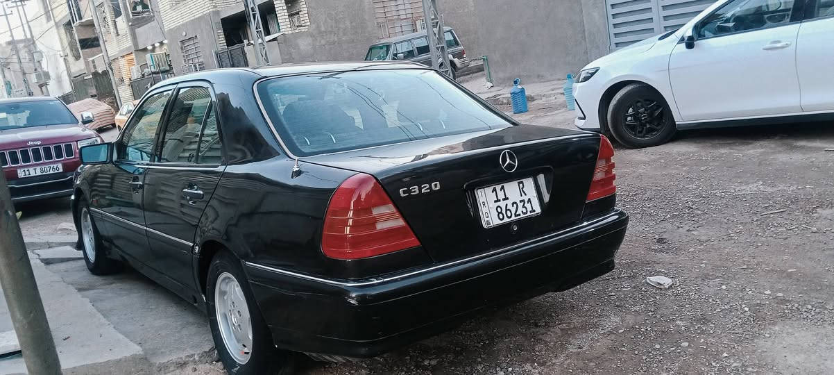 سلام عليكم عندي سياره مرسيدس بيبي شبح حجم
سياره بلاديه كير ومكينه بلادي
 320سي  موديل 1994كهربائيتها كلها شغاله تبريد نقص غاز  بيع مستعجل مكاني بغداد السعر 65وبيها مجال لشراي  
رقم الهاتف ‏‪***********‬‏
