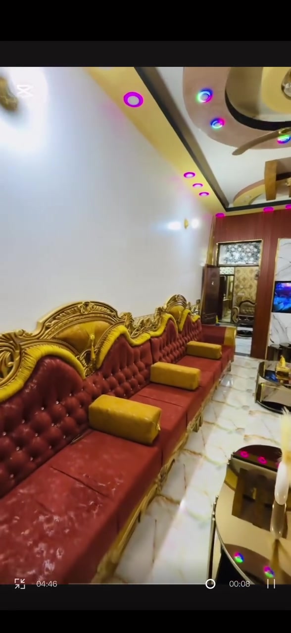 السلام عليكم من رخصة الادمن المحترم بيت للبيع طابو ملك صرف مساحه 125م واجه6.25نزال 20متر بناء حديث طابقين وبيتونه (الطابق الثاني مفصول عن الطابق الاول درج خارجي يصلح لسكن عائلتين عائله فوك وعائله جوه كل طابق مي وكهرباء معزول كل طابق  (واذا تريد ترجعه بيت واحد طابقين بس ينشال الدرج الخارجي والقطع يرجع بيت كامل طابقين (العنوان بغداد المعلمين بظهر مدرسه بيادر الخير والفارس العربي (***********السعر
