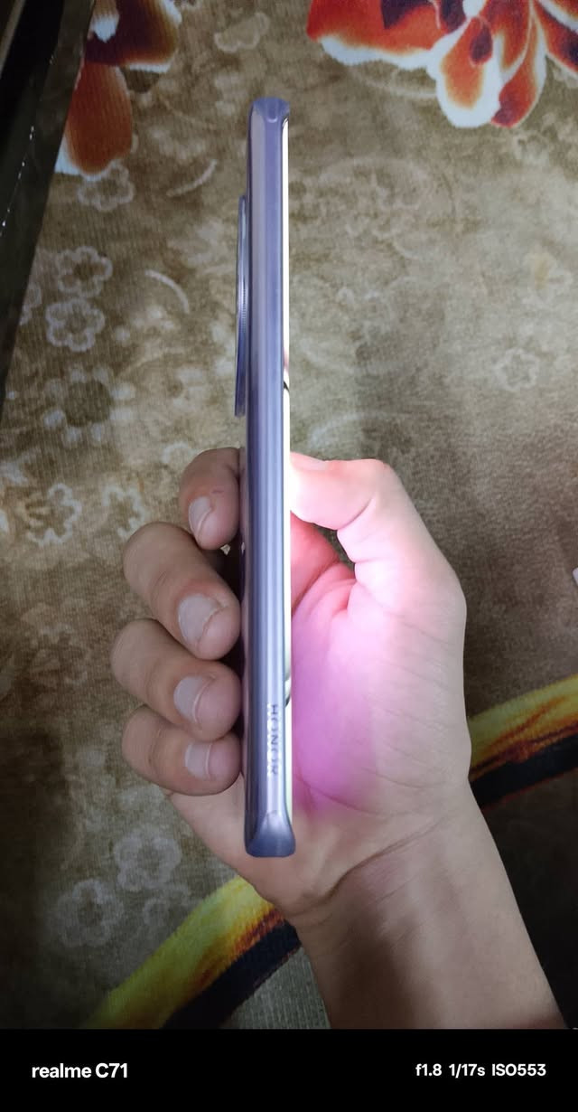 المعروف لا يعرف جهاز جبار للبيع هاتف Honor X9c
🔹 الحالة: مستعمل نظيف جدًا – كأنه جديد
🔹 الذاكرة الداخلية: 256 جيجا
🔹 الرام: 12 جيجا
⚙️ المواصفات: 
✅ شاشة كبيرة FHD+ بدقة عالية، ألوان واضحة ومريحة للعين
✅ معالج قوي وسريع، أداء ممتاز للألعاب والتصفح
✅ بطارية قوية تدوم طوال اليوم
✅ شحن سريع
✅ كاميرات واضحة للتصوير والفيديو
✅ بصمة سريعة + فتح بالوجه
✅ نظام أندرويد مع واجهة Honor
✅ صوت واضح ومكالمات ممتازة
📦 الجهاز نظيف وما فيه أي خدوش أو مشاكل
💯 استخدام شخصي ومحافظ عليه
📩 للتواصل خاص / واتساب
العنوان كركوك ***********
