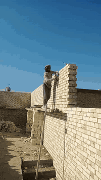 السلام عليكم موجود كادر خلفات بناء مصري سعر مناسب استلام مهندس معماري *********** الواتس
