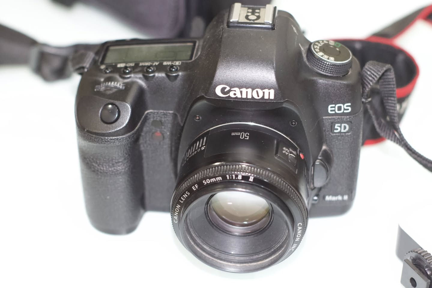 Canon 5d mark ii
كامل اشياي 
كودوكس 
ميموري عسلي ١٦ كيكا 
شحن و جانته 
زور خاوينه 
هه مو شتيك به شه رته 
لينزي 50 له كه له 
سعري ٤٥٠ هزار 
زاخو 
***********
