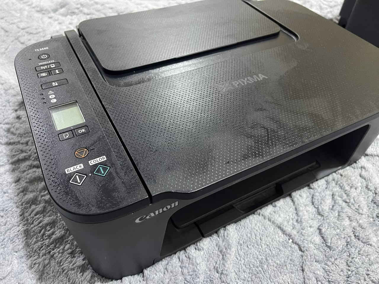 📢 عرض طابعات ليزرية (استخدام نظيف)
متوفر حالياً طابعتين بمواصفات مختلفة لتناسب احتياجاتكم (سواء للدراسة أو العمل المكتبي):
1️⃣ الطابعة الأولى: (مثالية للطلاب والأساتذة)
هذه الطابعة هي الخيار الأفضل لطباعة الملازم، أسئلة الامتحانات، والمستندات الورقية.
• المميزات: تدعم الاتصال عبر الواي فاي (Wi-Fi) والربط المباشر بالحاسبة.
• الأداء: ممتازة جداً في طباعة النصوص والكتابة وحقن داخلي• ملاحظة: لا تُنصح لنسخ الصور الشخصية لأن النسخ يكون "مغوش" وفيه خطوط، لكنها في طباعة الورق العادي والأسئلة تعمل بكفاءة عالية.
2️⃣ الطابعة الثانية: (متعددة الاستخدامات)
طابعة عملية جداً وشاملة لجميع أنواع النسخ.
• المميزات: تعمل عن طريق الربط بـ الحاسبة.
• الأداء: تنسخ كل شيء (صور، مستندات، هويات) بدون خطوط أو غواش.
• ملاحظة: جودة الصور المنسوخة تكون فاتحة قليلاً مقارنة بالأصل، لكنها مقبولة جداً وواضحة للاستخدام اليومي والمكتبي.حقن خارجي
متوفر توصيل لجميع المحافظات


**إذا كنت صاحب هذا الإعلان وتريد حذفه لأي سبب، رجاءا أرسل رسالة إلى الدعم الفني**