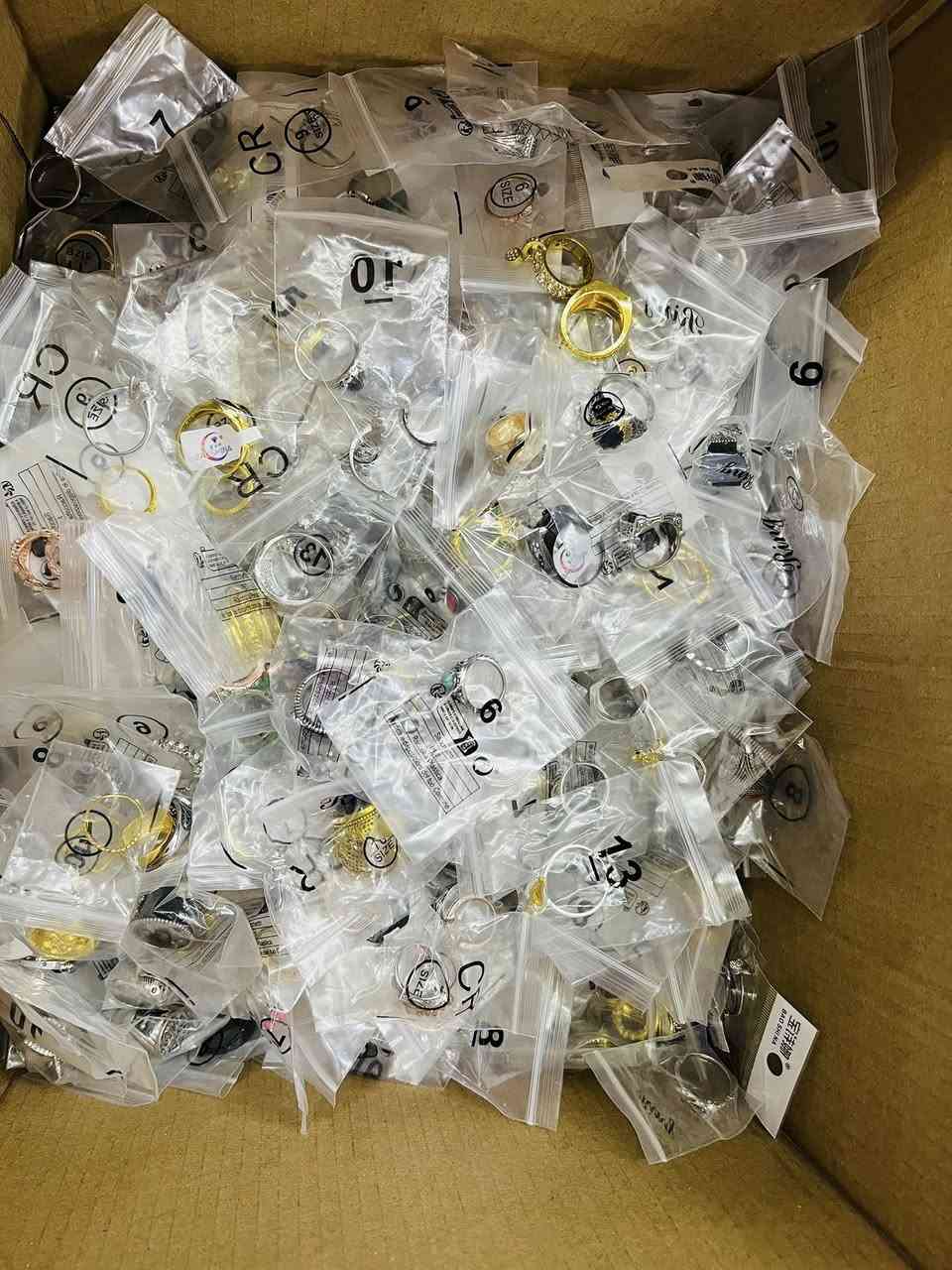 محابس شي ان كله خشن 700محبس وفوك السعر 350وزن خمسه كيلو وفوك كله خشن اصلي ***********
