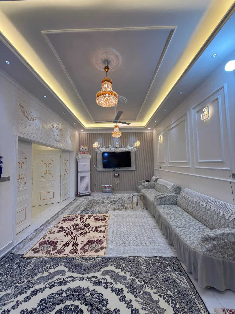 دار سكني للبيع 🏛️

📍 العنوان : حي الجامعة ، قرب شارع 20 التجاري

📈 المساحة : 200 م واجهه 10 م والنزال 20 م

يتكون من طابقين كونكريت مُسلح ✅
- غرف نوم عدد 3
- صالة معيشة عدد 2
- دورات مياه عدد 3
- استقبال
- مطبخ
- كراج سيارة 

⚠️ مطلوب اسكان : 50 مليون
⚠️ مطلوب بلدية : 50 مليون 
⚠️ الطلب الكلي : 100 مليون

⚠️ السعر الكلي : 375 مليون

☎️ للاستفسار اكثر اتصل على : ***********

أو

📍 زيارة مكتبنا الكائن في : خدمي الجزائر، مقابل المصرف الاهلي العراقي

📤 مكتب أحمد صبري للاستثمار العقاري
