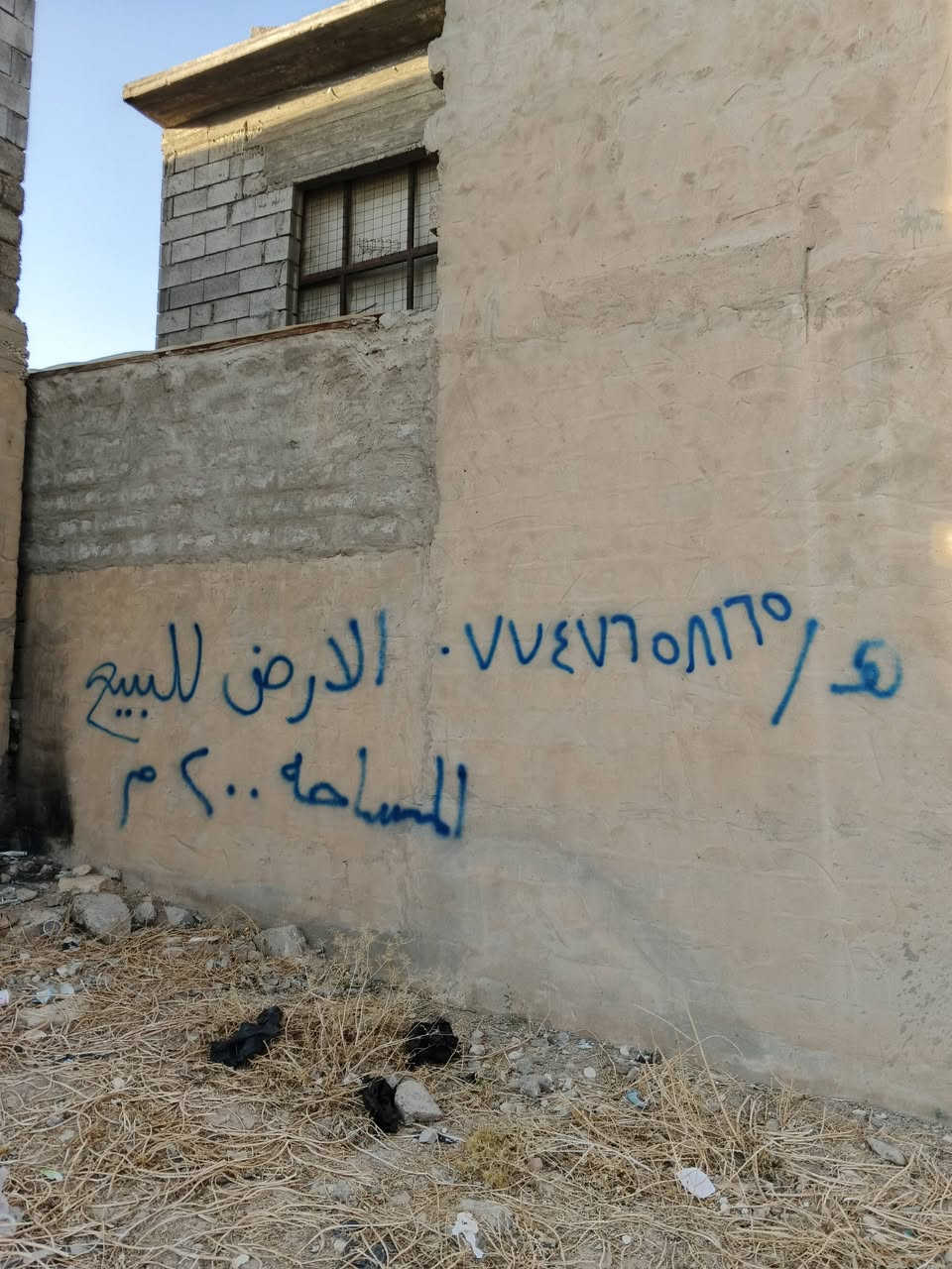 السلام عليكم ارض للبيع في منطقة العبور
بشارع مولدة النجماوي قبل محلات حمودي ابو الجمله 
المساحه 200 م  واجهه 10 ×عمق 20 
السعر 22.000.000 مليون  
للستفسار على الرقم 
‏‪***********‬‏
‏‪***********‬‏
