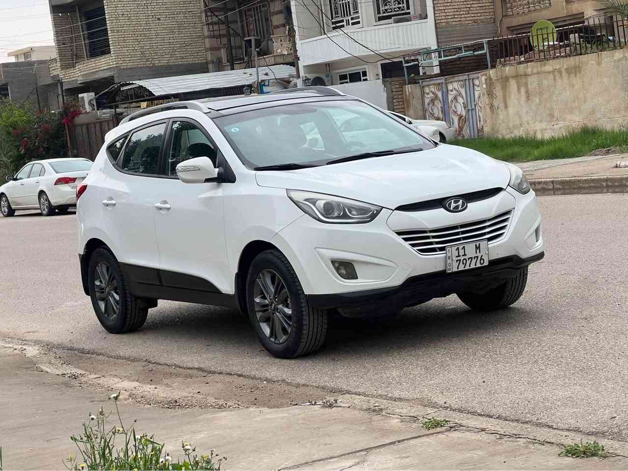 السلام عليكم 
للبيع او مراوس حسب القناعه 
(هونداي توسان )
موديل 2016 رقم بغداد
وارد خليجي محرك 2000. دوش
ماشيه 120 
بيها صبغ خشم البنيد اثر طخه جدا بسيطه 
وبيها الهلال الخلفي كد شبر 
وباقي السياره جاهزه من كل النواحي اي نقص مبيها 
السعر 147 وبي مجال مكان السياره بغداد المحموديه 
للاستفسار ع.  *********** بغداد, العراق
