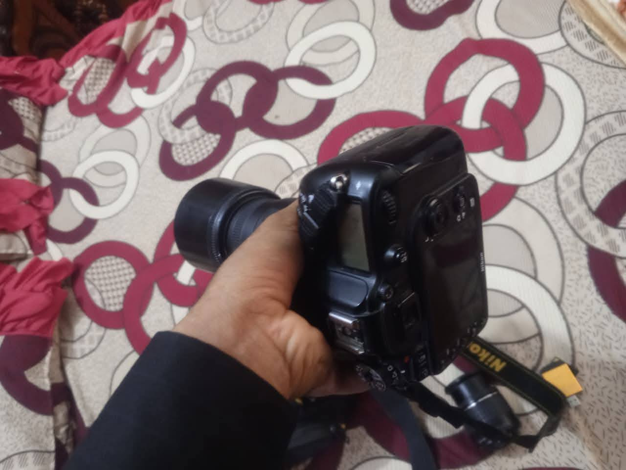 كامره نيكون اللبيع ٥٥٠ وبيها مجال كامره نضيفه زوم وعدسه شاحنه جنطه فلاش جاهزه سيد دخيل خاص رقم ***********
