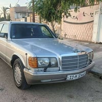 ٥٦٠ V8 • ١٩٩٢ • جلد اسود
