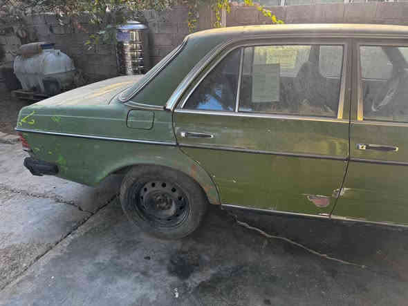 السلام عليكم 
سيارة مارسدس ١٩٨٣ بأسمي سنوية ورقم انكليزي كير ومحرك ونجي  سعر ٣٥ وبيها مجال بسيط 
للإستفسار 
***********
***********
