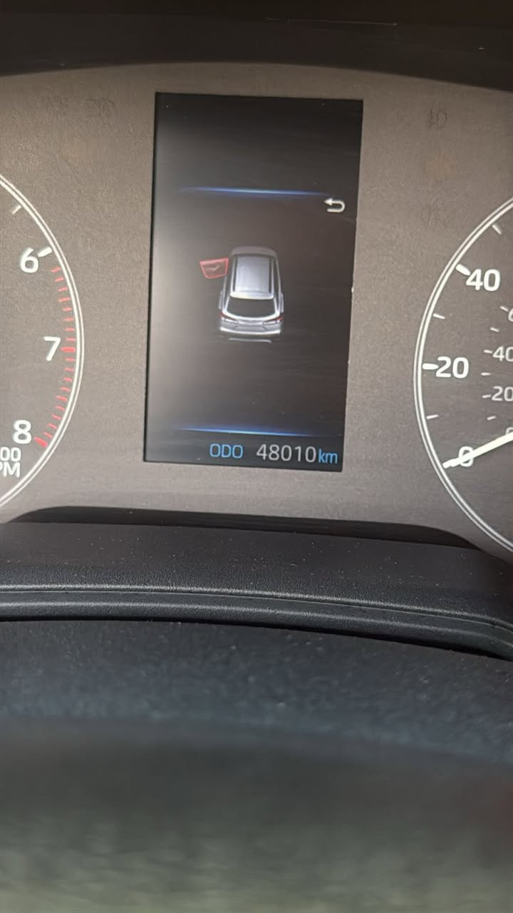 السلام عليكم للبيع كورلا كروس ❤️‍🔥
موديل ٢٤ 
مواصفات se بدون فتحة 
السيارة تو كلر احمر واسود 🖤❤️
ممشى السيارة 23.900 mil 
حادث السيارة :
جاملغ تبديل نفس الون بي شخوط شوية وبابين اليمنة بيهن رصعات يرجعن بارد مثل ما بالصور.
السيارة كلش حلوة احلى من الصور وما بيها نقص اي شي .
السعر 17:500$ وبي مجال قليل 
للتواصل : ***********
مكان السيارة الفلوجة.
