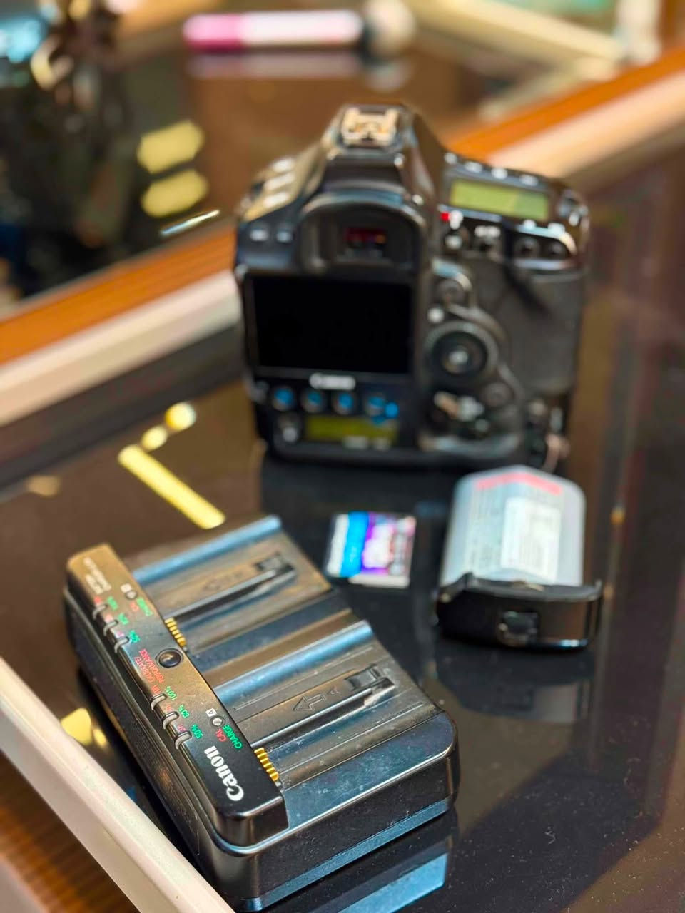📸 كانون 1DX Mark II للبيع
بدي نظيف ويا كل ملحقاته الأصلية، شاحن وبطارية أصلية ورام 128GB.

السعر 15 ورقة وبيه مجال بسيط حك الجية ❤️🙏🏻

📍كربلاء
📞 ***********
