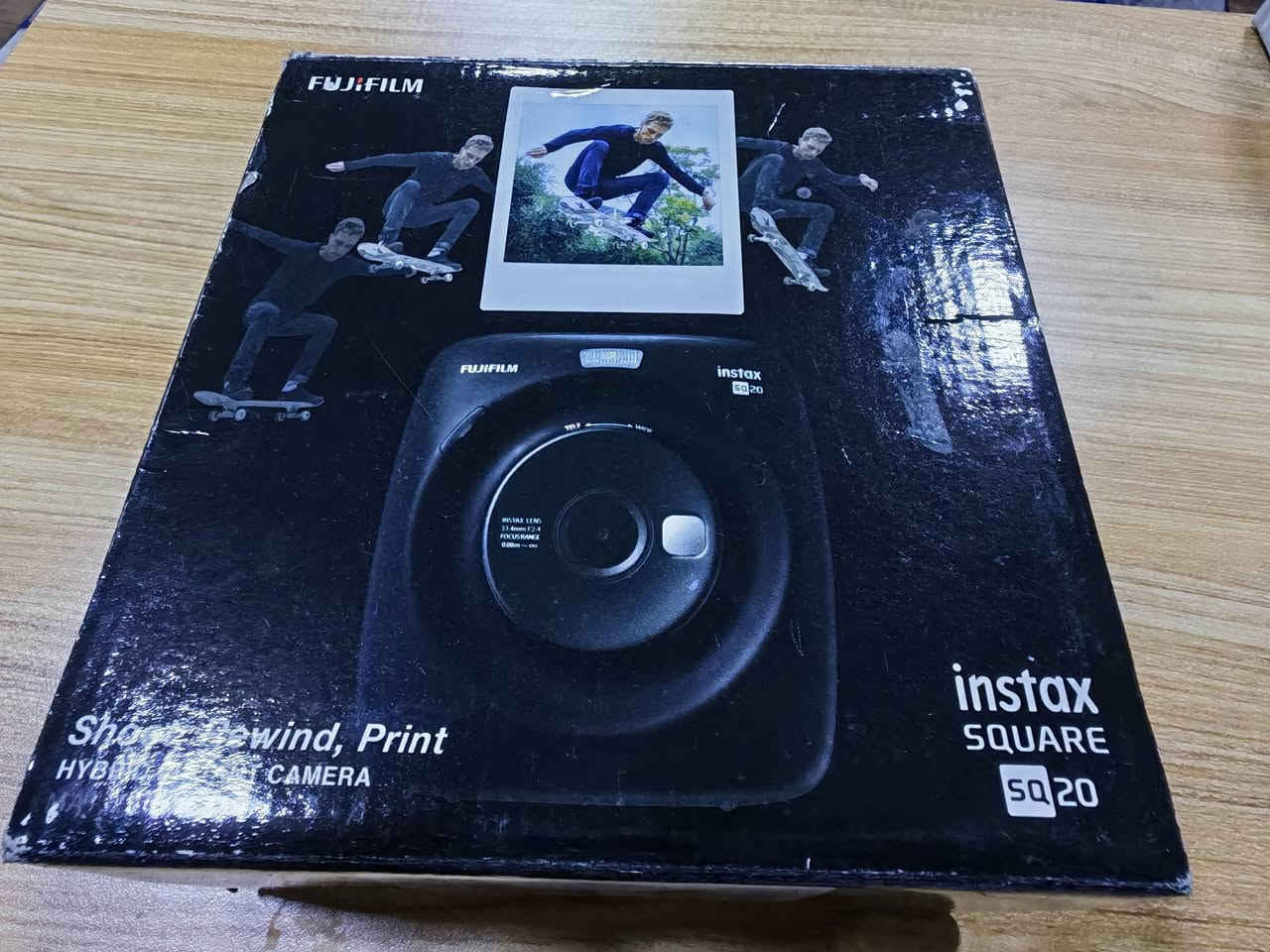 📸✨ للبيع:  كاميرا فورية فوجي فيلم ✨📷
🔹 Fujifilm Instax SQ20
كاميرا فورية مربعة تلتقط وتطبع الصور بنفس اللحظة.
سهلة الاستخدام وممتعة للحفلات والذكريات، وتعطي صور فورية بشكل أنيق ومميز.
📦 الأجهزة بحالة جيدة وجاهزة للاستخدام.
السعر : 110 الف


**إذا كنت صاحب هذا الإعلان وتريد حذفه لأي سبب، رجاءا أرسل رسالة إلى الدعم الفني**