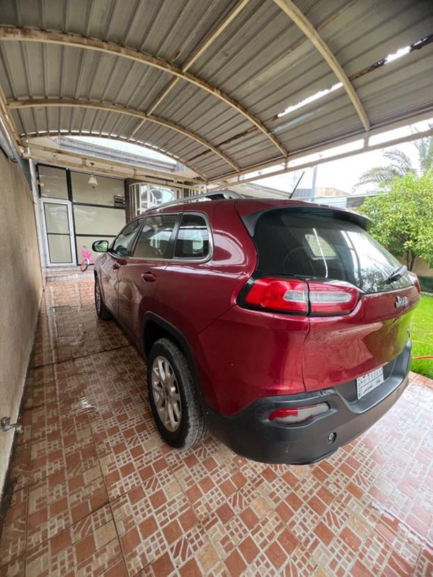 سياره jeep شيروكي بزون      ٢٠١٥.
تحويل مباشر ب اسم المشتري 
استبدال او بيع مباشر …
سعر ١١٠ ورقه وببهه مجال للشراي 
للاستفسار اتصال ع رقم 
***********
