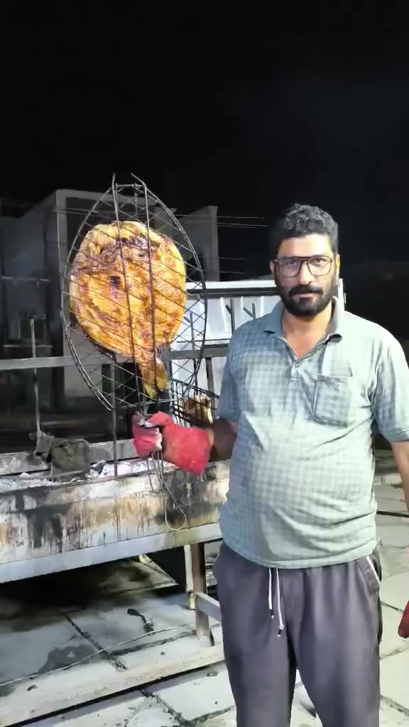 انتبه قبل لا تطلب مسگوف! 🐟🔥 مو كل سمچ ينشوي يصير مسگوف.. المسگوف الصح يبدأ من سمچ كارب أقفاص شط طازج، وينشوى على حطب الفواكه لحد ما يوصل للطعم اللي يفتح النفس. ✅ الكيلو اللحم ب 5500 والشوي  بـ 6500 دينار فقط. 🚚 توصيل لمناطق قضاء الطارمية 
العنوان بغداد الطارمية نهاية شارع الفاروق مجاور جامع الامام زين العابدين للاتصال والحجز *********** / ***********

