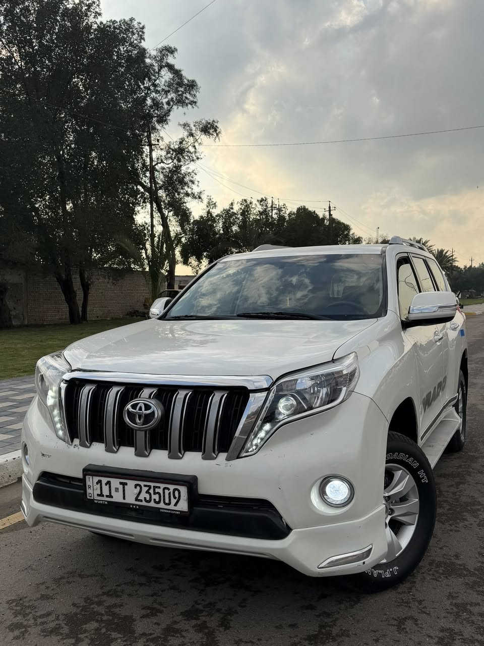 السلام عليكم برادو 2010 محدث 2014 رقم بغداد بسمي تحويل مباشر السعر ( 177$) مكانها بغداد *********** 
سياره جديده بدون نقص محرك 2700 مكفول هوه والكير ما مفتوحات سياره بيها صبغ جاملغ امامي وبابين بدون دواخل فقط رش الباقي مكفول الشراي يتصل
