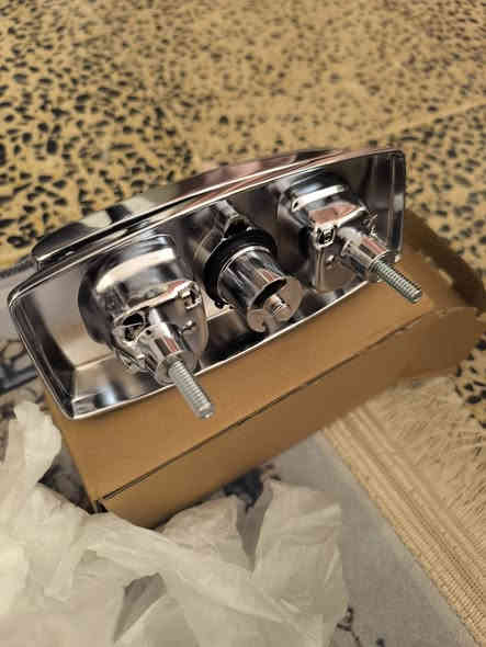 السلام عليكم للبيع يدة باب دلعة جديدة تايوان ترهم للسوبر بان الدلعة او بلايزر قديم سبعيني و ثمانيني مكاني بغداد ***********
