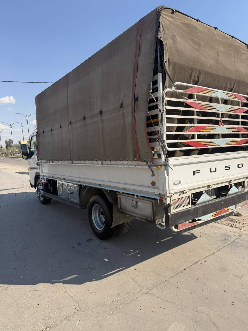 سلام وعليكم
موديل 25
ماشيه 41
رقم اربيل تحويل🤙🏾

ملاحضه / صفحه السايق صبغ فقط 🤙🏾🫵🏼
والباقي كفاله  
      شاصي محرك كير تخم تاير وسياره احله من الصوره 
جاهزه للعمل 
  وتحياتي ❤️🌹 
مكان: ديالى خانقين 
والسعر مناسب جداا وتصل ودلل *********** 
 رساله لدز رحمه لبوك 😁
