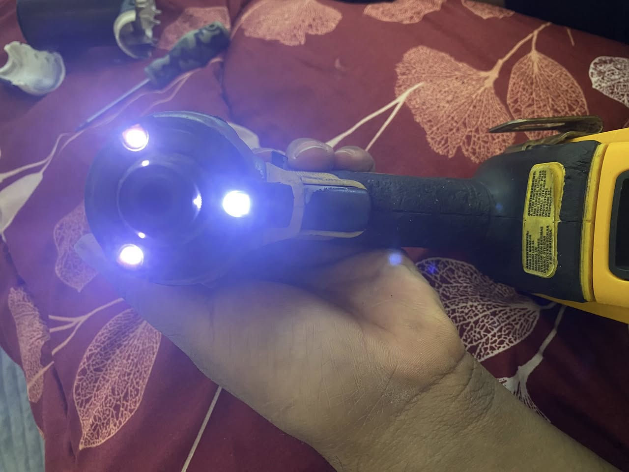 ادريل ديولت اصلي اصلي اصلي للبيع بطاريه فقط تجاريه 125 الف مكاني بغداد***********
