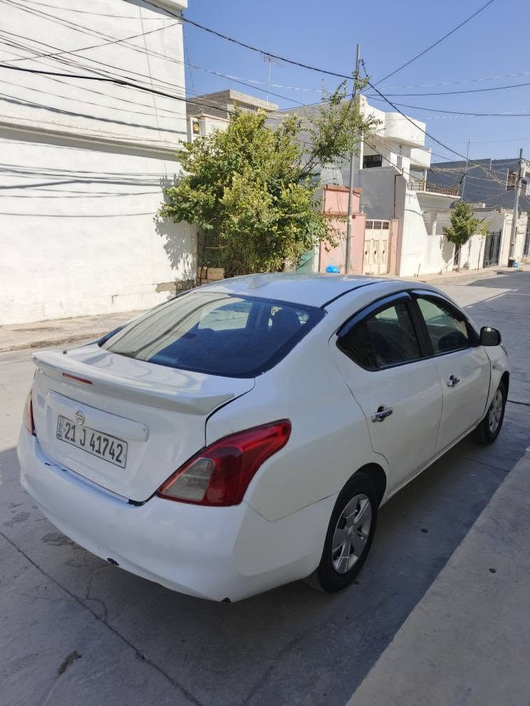 نیسان لاکشمیبای 2014  ۰۷٥۰٦۳٨٤۱۲۳
سەیارەکە ڕەقەمووسەنەوی نوێیە تا 2030 نوێکراوەتەوە بە ناو خۆمانەوەیە سبووخ عامە بە لایکدا وەرگەڕاوە زۆر جوان جاکراوەتەوە گێڕوو مەکینە بە شەرت تەقەووڕەقی بە شەرت دینارێک مەسرەفی نیە ماڵی دۆستە شوێن ڕانیە نرخی 67 مەجال .  *********** رانية, السليمانية
