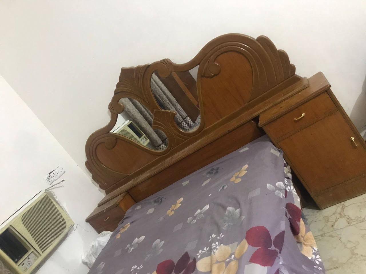 سلام عليكم ورحمة الله غرفه اخشاب حطاطه صاج سعر 650للاتصال ***********،، ***********
