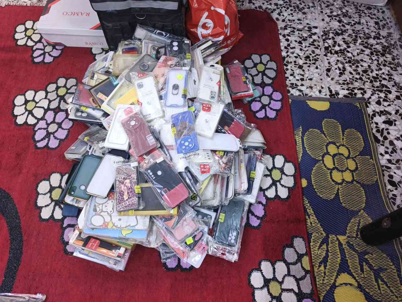 السلام عليكم كفرات كافه انواع الاجهزه بسعر الف دينار عنواني زعفرانيه شارع معهد رقم الهاتف ***********
