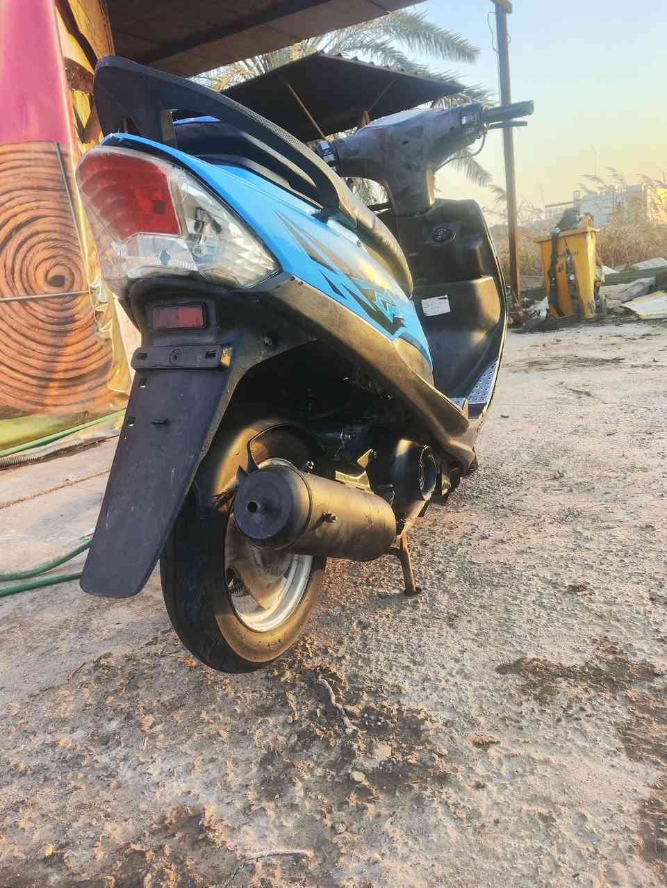 سلام علیکم
دراجه ماكس عدل مفتوحه مره وحده وبيها صوت با الاكسن فقط  دراجه ما ناقصها
كلشي كلاجات جدد لايت امامي تمريش وهورن مختمه واحد
2007 موديل
شغاله هندر واحد وسلف نكره
المكينه ناعمه شرط الدهن مال السياره فقط (BMW) الماني)  الدراجه من البيت للشغل ومن الشغل للبيت سعرها 530 مكاني ديوانيه يم جسر نجف


**إذا كنت صاحب هذا الإعلان وتريد حذفه لأي سبب، رجاءا أرسل رسالة إلى الدعم الفني**