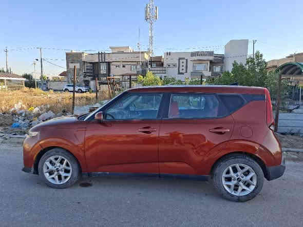 السلام عليكم للبيع او المراوس كيا صول S موديل ٢٠٢٠ وارد امريكي محرك ٢٠٠٠ دوش شاشه تحكم استيرن  تخم تاير جديد صدر امامي خلفي جديد دواخل كفاله حادثها جاملغ وبنيد بدون دواخل السعر ١٣٨ وبيها مجال رقم بغداد الدولي
مكاني الدوره ابو دشير 
رقم *********** بغداد
