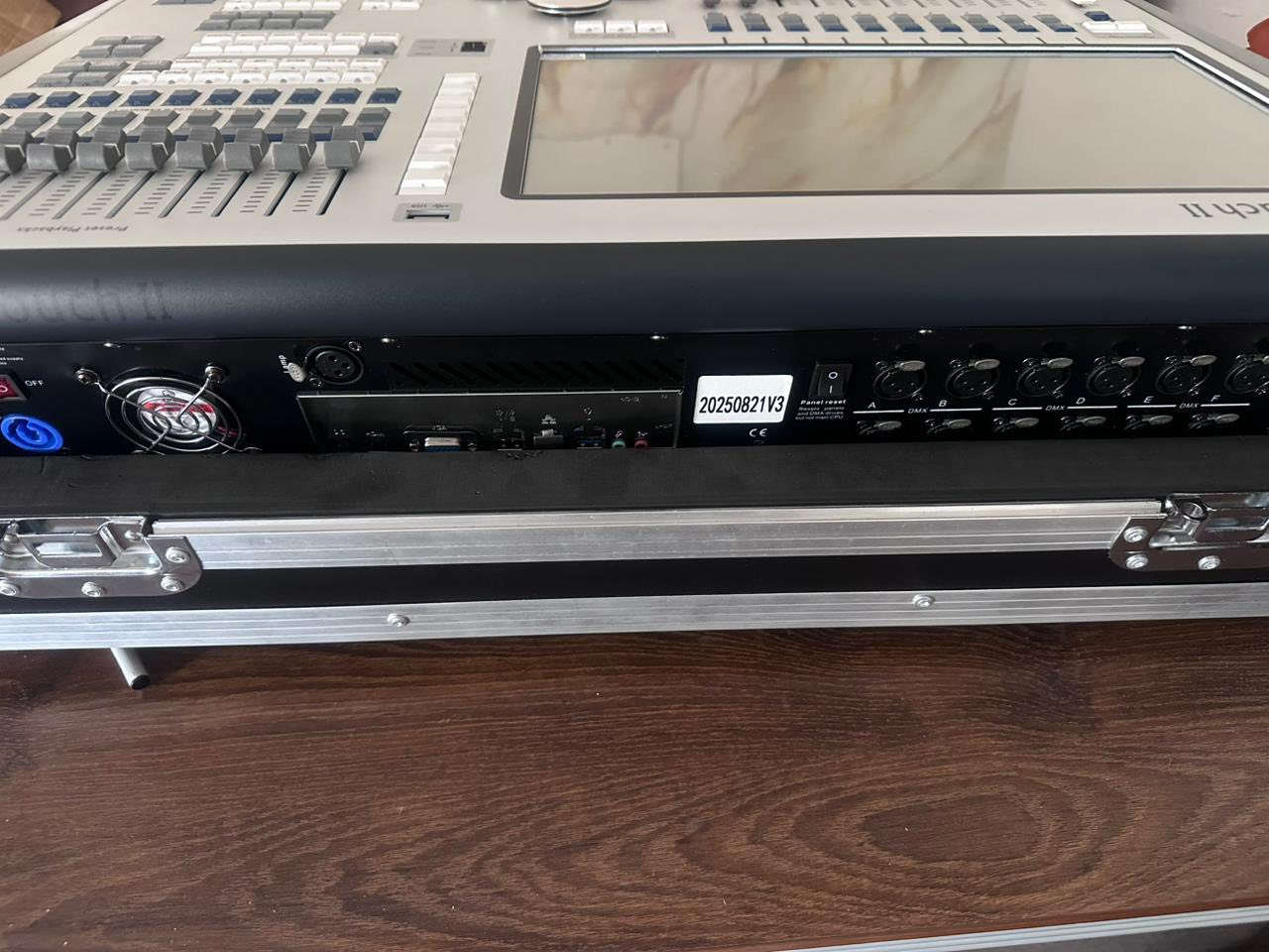 السلام عليكم مكسر تايكر تو جديد ممفتوح بس على كد الفحص مع الراك مالته سعره 1300$ 
***********
