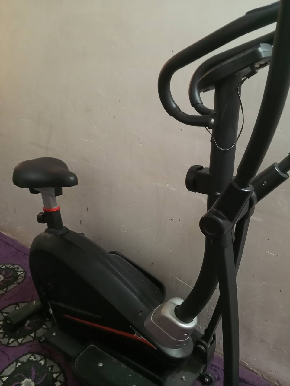 جهاز رياضي نظيف جدا السعر 125  المكان الحبيپه رقم الموبايل ***********
