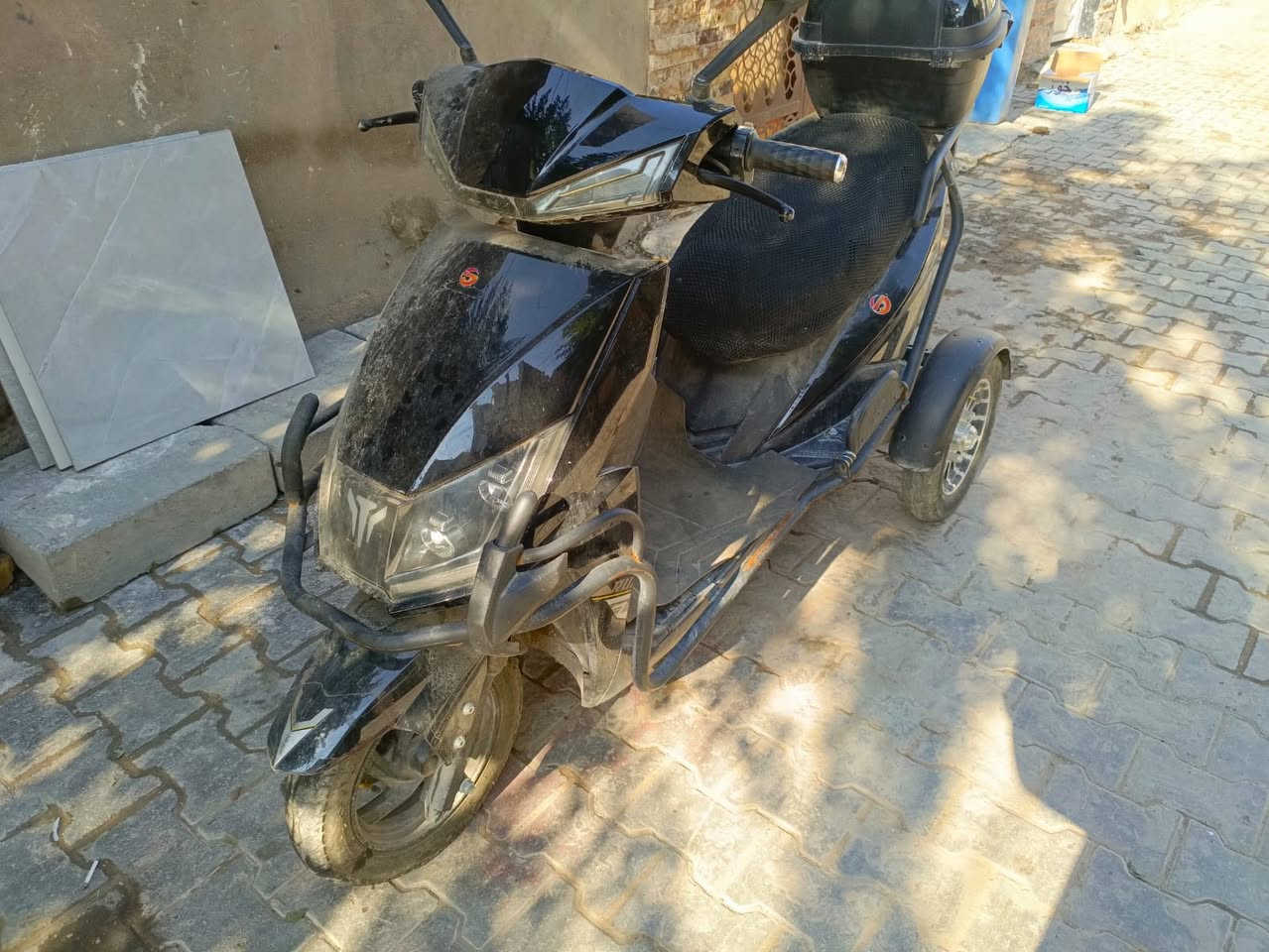 السلام عليكم 
دراجة شحن للبيع 
٣ تايرات 
بطارية واحدة 
ليثيوم 
للتواصل 
***********
المكان بغداد
السعر مليون و١٠٠ الف 
وبيها مجال
