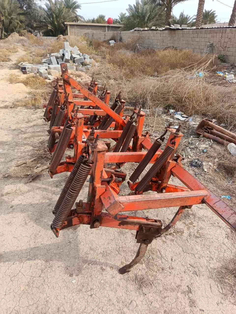 فدان تركي حجم 11 + غراض للبيع  عنوان بغداد على طريق الدولي السريع***********//***********
