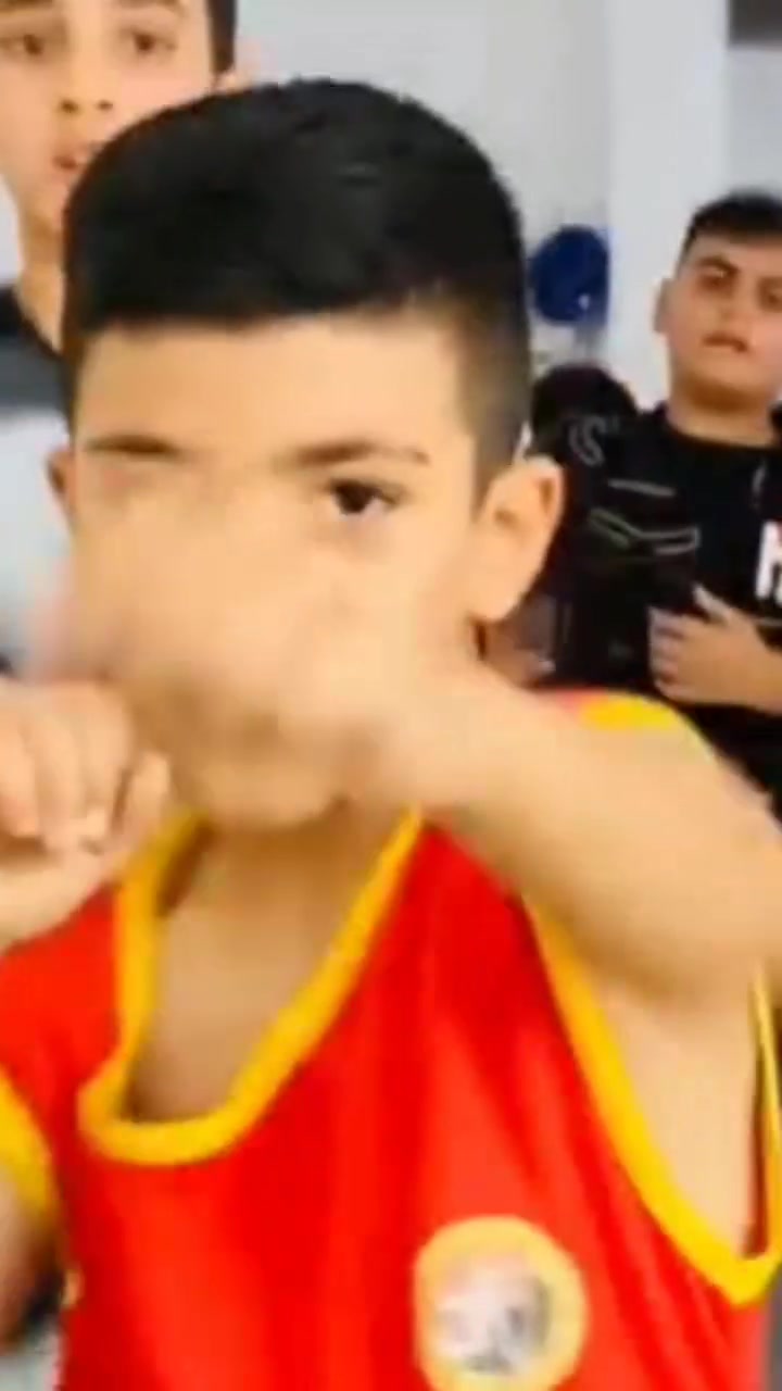 من رخصة الادمن 
​🔥 استغل باقي العطلة الصيفية وطوّر مهارات ابنك! 🔥
​تعلن قاعة الشهداء (في حي الشهداء) عن دورات المواي تاي (الملاكمة التايلاندية) لتعلم الدفاع عن النفس وبناء الثقة.
​🥇 بإشراف المدرب: محمد حازم الشموسي
📅 الأيام: الأحد، الثلاثاء، الخميس
​🕒 حصص التدريب (ساعتان لكل وجبة):
​الوجبة الأولى: 5:00 عصراً – 7:00 مساءً
​الوجبة الثانية: 7:00 مساءً – 10:00 ليلاً
​🥊 المقاعد محدودة.. سجّل ابنك الآن!
📞 للتواصل: ***********
