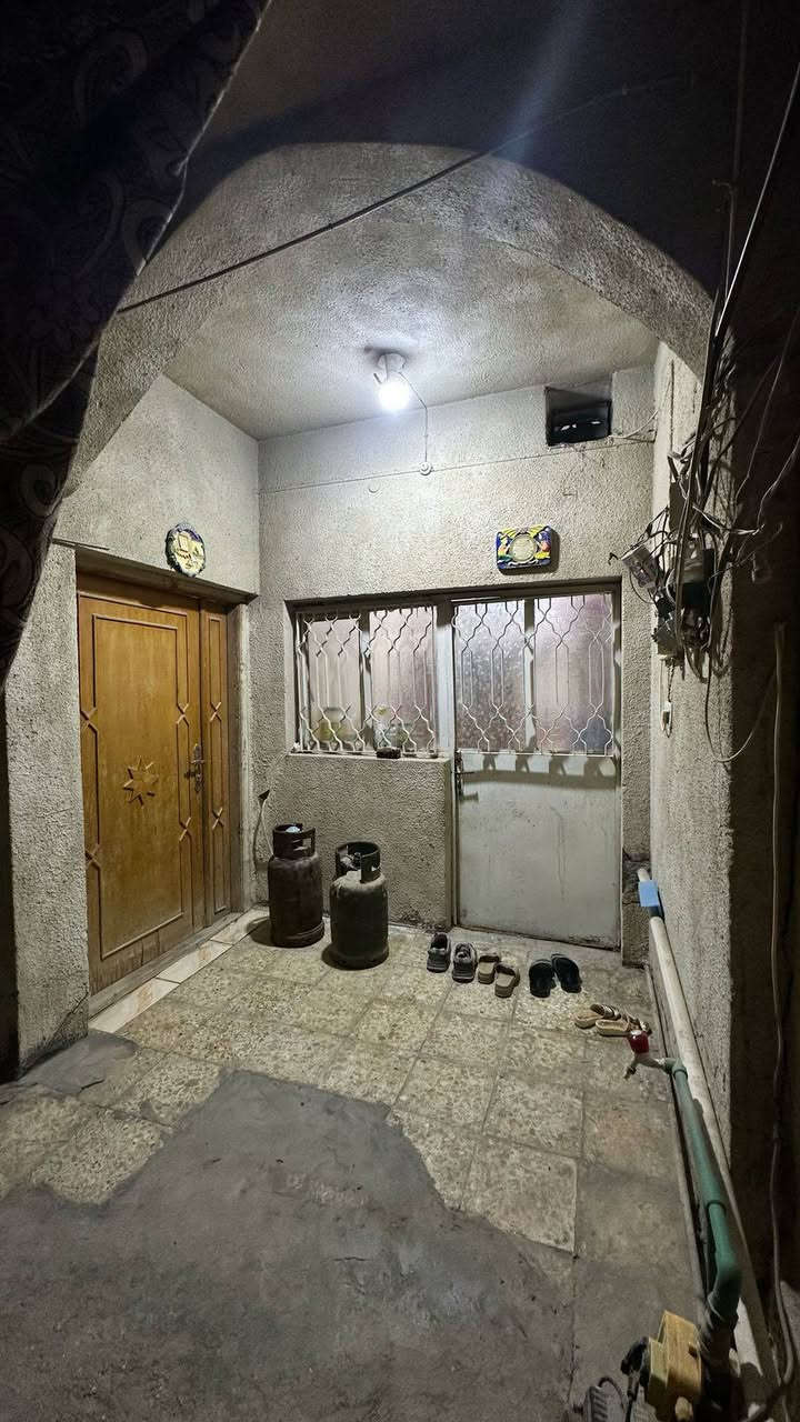 بيت للبيع مساحته 102م عنوانه شارع الروضتين الجديد قرب شارع السيده رقيه للاستفسار ***********
