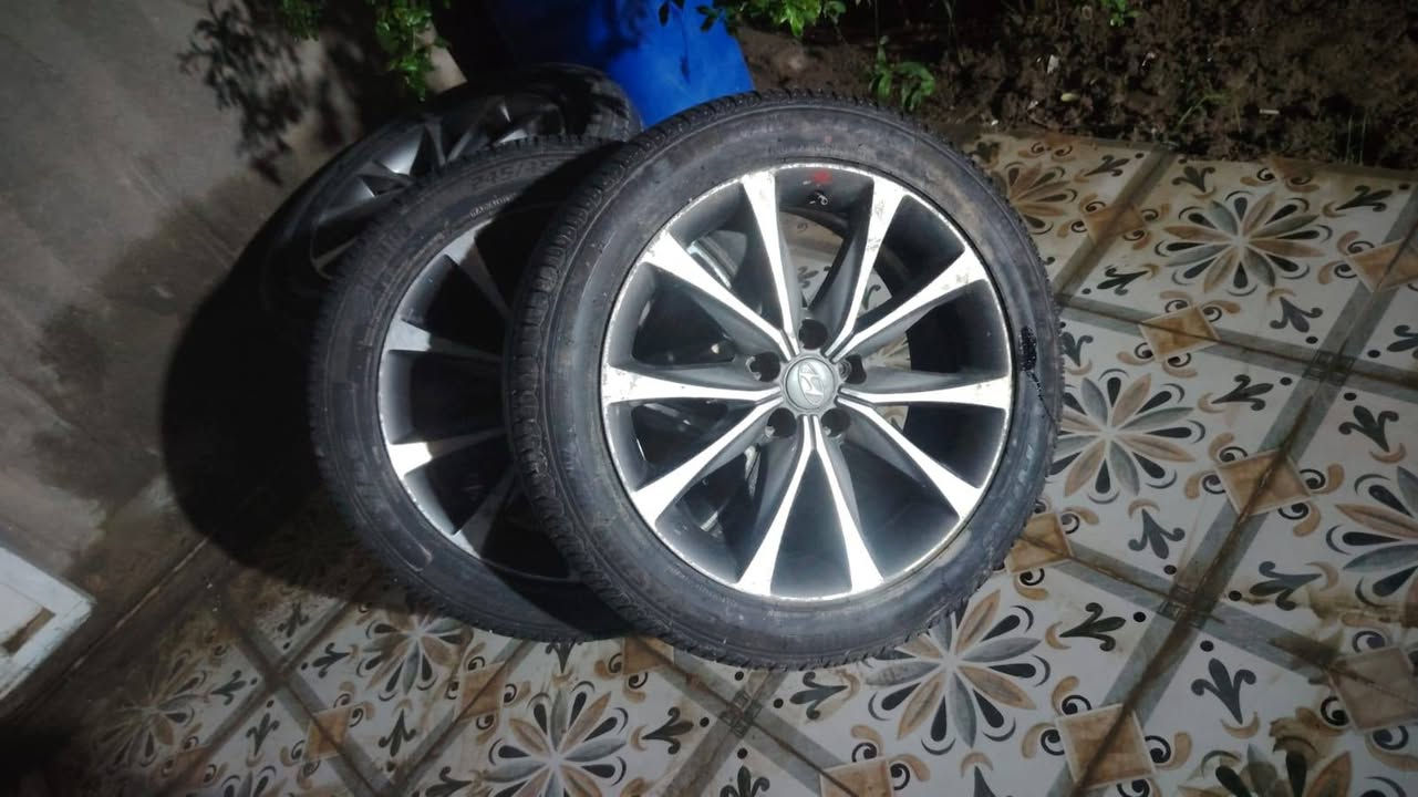 سلام عليكم
للبيع  ويل كب  حجم  18  ازيرا موديل  16  تايرات  جديدة   مراوس  يرهم  
مكان الديوانية 
اتصال ***********واساب
***********
