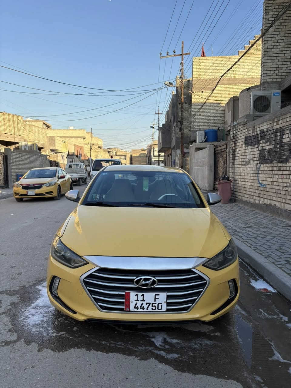 سلام عليكم
عارض سياره للبيع انتره موديل٢٠١٨محرك ٢٠٠٠ضربتها باب الخلفي بدون تبديل السياره نص فول تخم تاير كير أي تي 
السياره بدون أي دواخل 
الرقم ***********
مكاني بغداد
