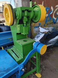 بريس سنتريك حجم 20طن للبيع استفسار رقمي 07708840113