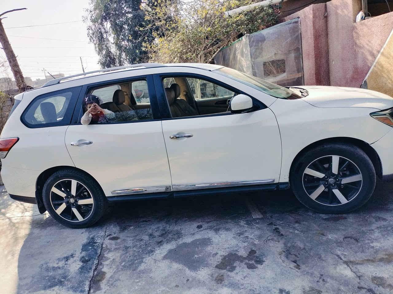 سلام عليكم
باث فاندر 2013 مكينه 6 سلندر  امريكي حادثها جاملغ وشويه بالباب ببدون دواخل 

ماشيه 98 الف جديده حلوه كلش 

السياره بلاتينوم فول عدا الفتحه 

كرسي ذاكره

بصمة 

شاشه جي بي اس 

كشن حار بارد 

داخل بيجي ملكي 

4 كامرات

مري قلاب عند الرجوع 

حساس خلفي 

كشن خلفي كهرباء وتدفة

السعر. 99 ورقة 

للاستفسار اتصل 

‏‪0772 813 5954‬‏
