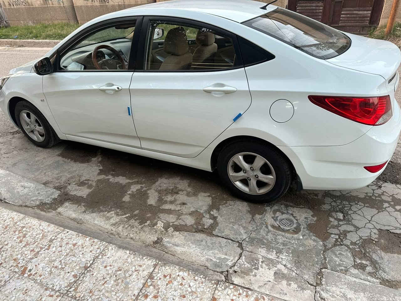 السلام عليكم
هونداي اكسن 2013 شركه العامه محرك 1600 كير اوتو جام كهرباء تحكم استيرن كامره خمسه ويل كب بدون صبغ عدا الدعاميه الاماميه بيهه طخه بالدوسه ممصلحه وبارد بصيط ماشيه 69 الف حقيقي سيير منازل سياره كولش نظيفه رقم جديد باسمي سعره 107 الاتصال ***********
