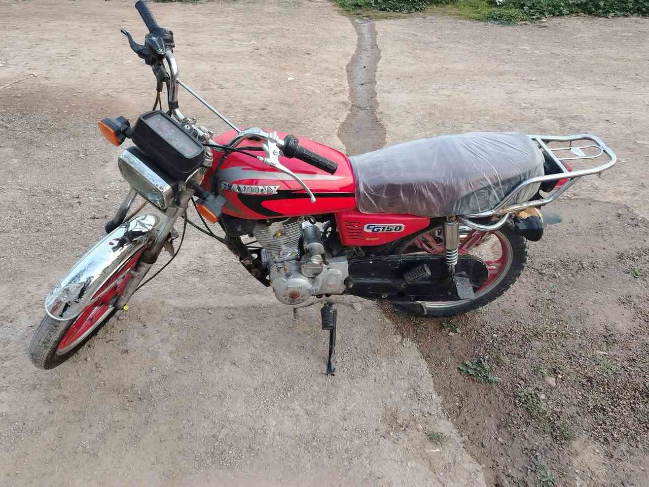 سيفان للبيع موديل 2021 اوراق كامله شغال من كلشي السعر 450وبي مجال مكلف بالنشر مامتواجد خاص ***********
