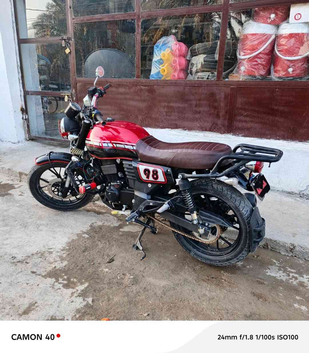 السلام عليكم درجة للبيع موديل 24دايون لايتي أوراق سحب مكينه 200ccدراجه كلها شغاله درجة جديده السعر 1400وبيها مجال الرقم ***********
