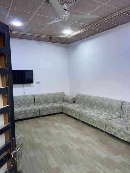 دار للبيع مساحة ٣٠٠متر مكاني شط العرب الجزيره شارع اليوبه يحتوي على ثلاثة غرف نوم صاله وستقبال صحيات داخل وخارج اي استفسار اتصل🗣📲📞 *********** البصرة
